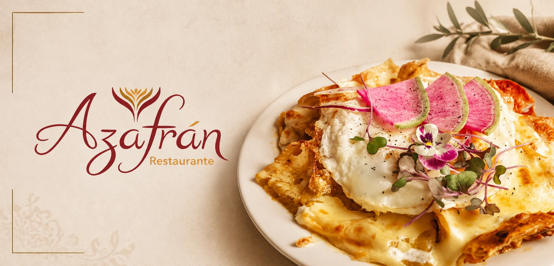 Vista del sitio web de Restaurante Azafrán con identidad cálida, fotografías de platillos y acceso a sus menús de desayunos y comidas.